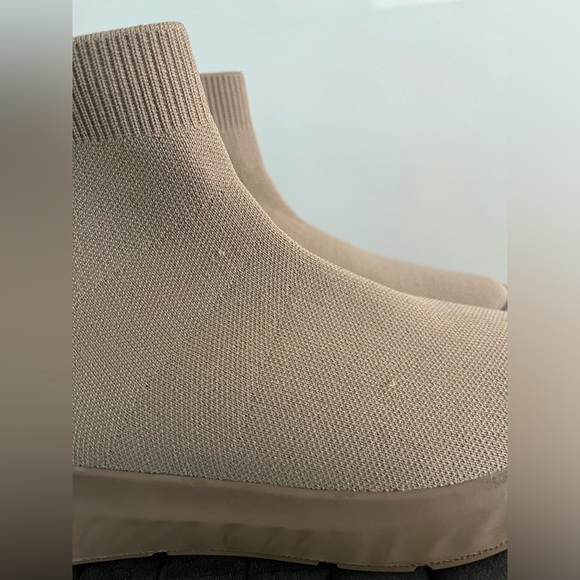 Luca Ferri stretchy sock style sneakers-color sand-size 7 US-new, never worn - Picture 6 of 9
